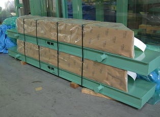 鉄製パレット・ビニール梱包